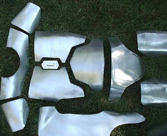 Chest, shoulder, cod, knee, and backplate pieces.