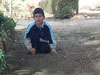 Mi hermano Alejandro dedica mucho tiempo a buscar insectos 