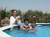 Esta es la piscina de mi abuelo Pedro, aqu� estamos mi papa, mi hermano, mi mama y yo