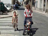 Mi mama, mi hermano y yo, como siempre de paseo