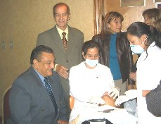 El Dr. Mariano Flores Rubio, Presidente Mundial de la Academia Internacional de Odontolog�a Integral dictando el curso de �Superaci�n Personal, Liderazgo y Exitodinamia� en el 24 Congreso Nacional y 51� Jornada Anual de la Sociedad Peruana de Pr�tesis Facial y M�xilofacial dictado en las instalaciones del Hotel Sheraton