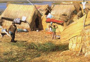 Los Uros.jpg (19849 bytes)