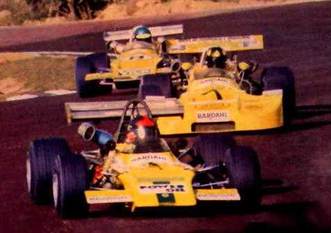 Emerson Fittipaldi�b�G�Ť�{�����ɪ����{�]������@�Ť�{���C �Ϭ��L�b1972�~���n���ܽ��ɤ�, ������誺Wilsinho(7����)�M�Ӧ~������Ronnie Peterson(8����)�C Picture Source: Research Racing