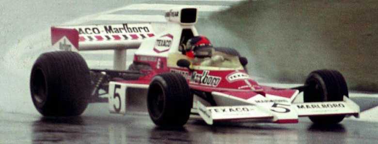 �b�ӤH���x�j���өM����O��í�����p�U, Emerson Fittipaldi���o1974�~�@�ɫa�x���⪺�_�y�K Picture Source: Racing Sports Cars