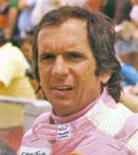 WIT���s�������A�A�]�p, ��Emerson Fittipaldi(��)��ԥd�S��{�����}�ݱa�Ӥ��֪��_�١C Picture Source: 8W Forix