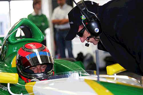 Emerson Fittipaldi�b���A1�ڦ趤, �����O�MNelsinho Piquet(�^�꯸, ��)�MChristian Fittipaldi(���꯸)�X�@���ɡC Picture Source: Racing Express