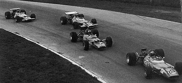 �b1969�~�N�j�Q�ɯ�������, Jackie Stewart(20����)�w�����@�ɫa�x����C	Picture Source: Car Joy