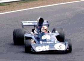 Jackie Stewart�r�p���Q��006���ɨ�, �b�w���ɯ������o�̫�@�����ӧQ�C Picture Source: Racing Sports Cars