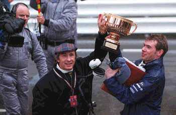 �v�x��@�Ť�{�����������a�ɨ�: �Ϭ�Jackie Stewart(��)�Ψ�lPaul(�k)�b1997�~�y�����ǭ��ɯ����ȭx�C Picture Source:  Atlas F1 