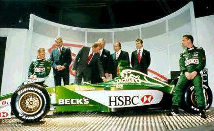 �bJackie Stewart(�k�T)���`����{�U, �L�b1999�~�ɩu�������ۤv�������X�⵹�֯S���t�C �Ϭ��n�[�@�Ť�{�����������߻����C Picture Source: Johnny Herbert Official Site