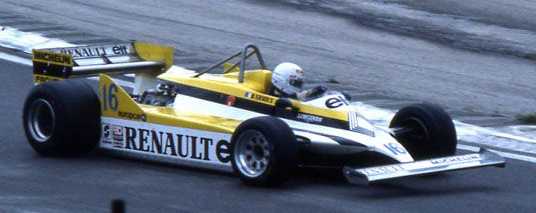 Arnoux�b����Prost���D�ɤU, �L�b1981�~�����Z�i�פ@���d�V�C �Ϭ��L�b���~�k�꯸�����ɱ��p�C Picture Source: Racing Sports Cars