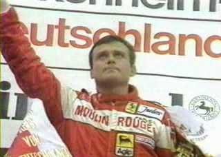 �H��Pironi�b�w���b�ګw�������Ʀ��ɤ��J�W�Y���N�~, �b���ɤ��ܱo�a�x��Tambay(��)�b�k�ԧQ�����������n�ʦ]�����_���ɡK Picture Source: Pasion F1