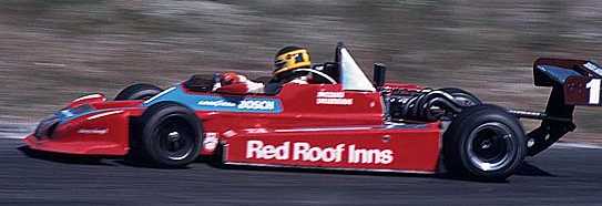 Gilles Villeneuve��j��v��{�����ɪ��ɷ|�޲z���D�����`, �b�ܤj�{�פW�O�]���L���M��Jacquo�b1979�~�}�l���ɦӲ��ͪ��C �Ϭ�Jacquo�b1981�~���@���j��v��{�����ɪ����ɱ��p�C  Picture Source: Jacques Villeneuve.com