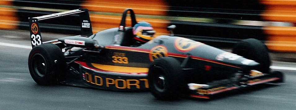 �ݭn�ɥR���O, Jacques Villeneuve�q1991�~�w�g�}�l�ѻP�D�����T�Ť�{���w�ڬפ���, �b1992�~����o�`�u�x; �Ϭ��L�b1993�~�̫�@�����ɮɨϥΪ�Ralt�ɨ�; �����W��Old Port 333, �۫H�O�L���骺�ӤH�٧U�� - �[���jPlayers�ϯ󤽥q - �X�U���~�P���@, �ӥL�b���ɪ�q�����h�X�C	Picture Source: ���A�}�G��