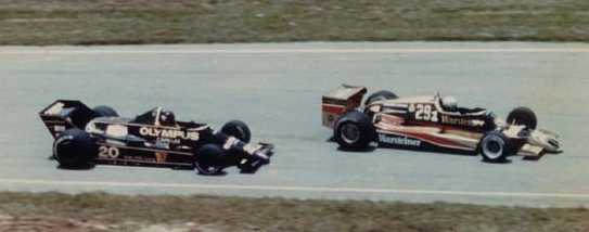 �b�ɨ��԰��O�C�θg���Ӧh�u�������O�v�����������U, James Hunt�b1979�~���ɩu�w�g�P��L���ʴ�, �b�]�F�������ɫ�N�ŧG�h��F; �Ϭ��L�b�ڦ诸���b�u���H�vRicardo Patrese����C Picture Source: www.ricardopatrese.com