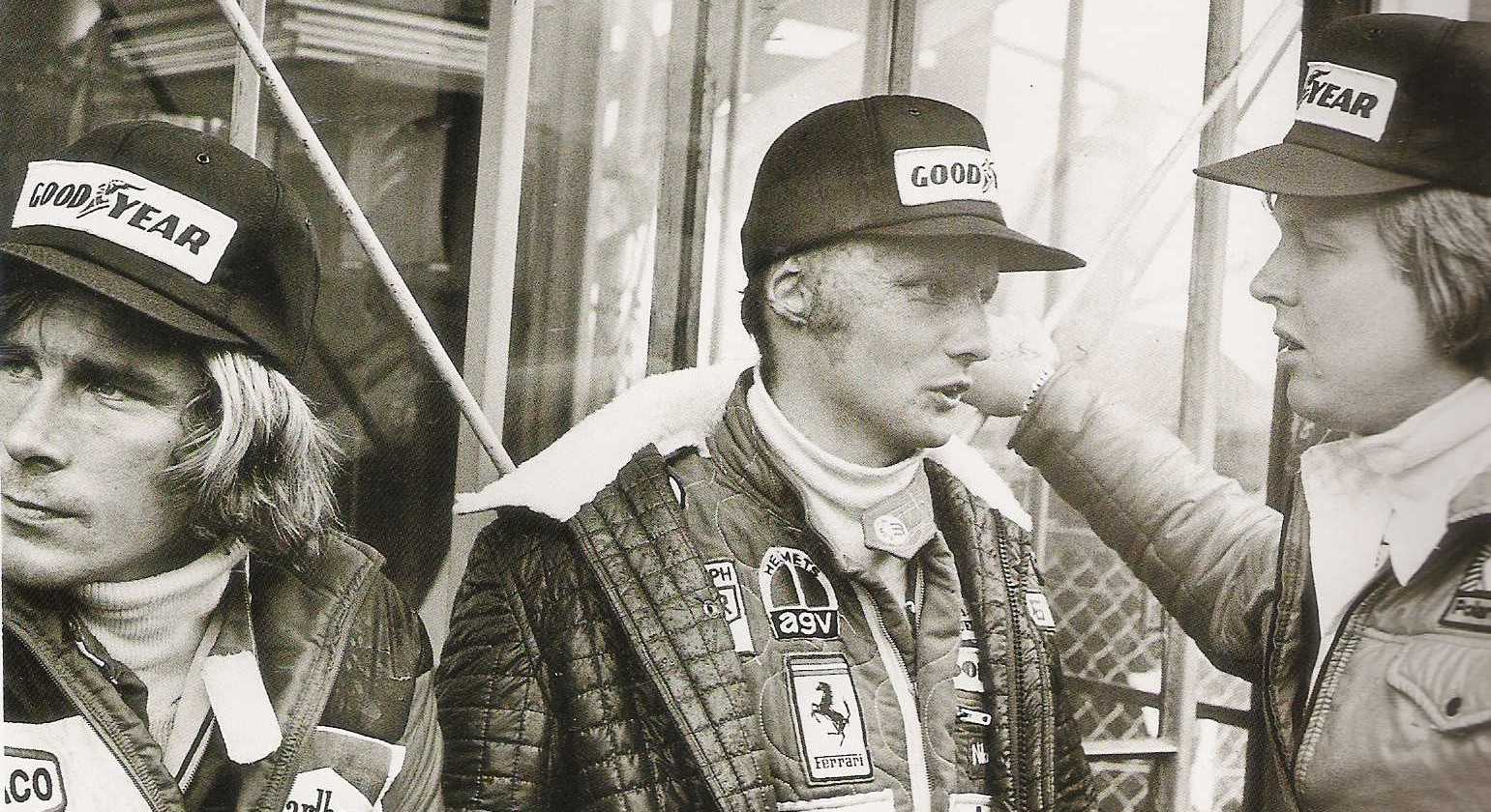James Hunt(), Niki Lauda()MRonnie Peterson(k)b1976~饻ͽ; HuntML֦̾污C Picture Source: Alan Henry (2000):mAutocourse: 50 Years of World Championship Grand Prix Motor Racingn