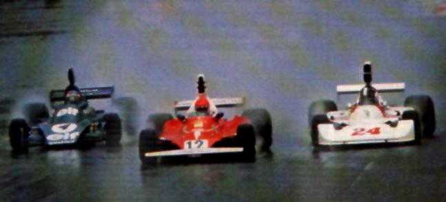 �q�o�i�ɨ��Ʒ~�}�l, James Hunt(�k)��Niki Lauda(��)�w�إߤF�@�ӡu��ĥ�͡v���;����Y�C	Picture Source: www.research-racing.de