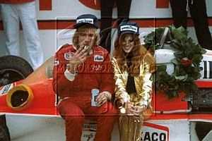 �q�o�i�ɨ��Ʒ~�}�l, �ϡB�s�M�k�ʤ@���OJames Hunt���u���Y�n�v, �]�]���ƨ����֧���C Picture Source: Sutton Images