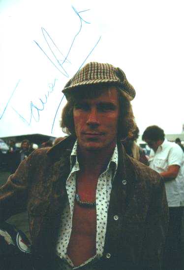 ���̱q���W��Ʒj�����L�{��, ���o�T��James Hunt�˵�ñ�W���Ӥ� ~ �L���y�O�ܤ����¥O�H�������ѡC	Picture Source: ping.be