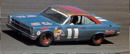 Mario Andretti�b1967�~���o�a�q��500�����ɫa�x�ɨϥΪ��֯SFairlane�ɨ��C Picture Source: Auto Racing 1