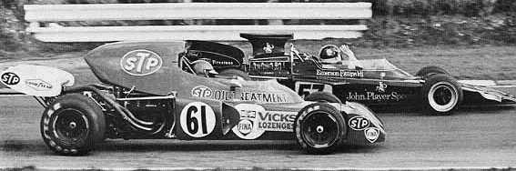1972�~������721X�ɨ���O����, �ORonnie Peterson�b�@�Ť�{���ɨƤ������@��; �Ϭ��L�M���~���@�ɫa�xEmerson Fittipaldi�����q�C Picture Source: Ronnie Peterson Official Site