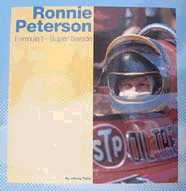 ���֨��g�i���Johnny Tipler�o��@�̤��Ӽ��x, ���O�L�sġ���mRonnie Peterson: Formula 1 - Super Swede�n�@��, �i��O�{�s�ּ�����Ronnie Peterson���^�y���y���@�C