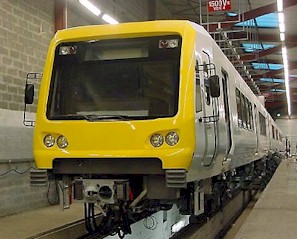 El primer tren X'Trapolis antes de ser embarcado hacia Australia. (Foto cortes�a Alstom)