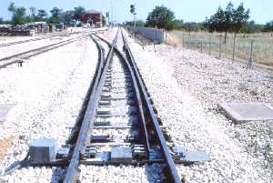 Hasta el presente las m�quinas de cambio se ubicaban al costado de la v�a, ocupando mucho lugar. Foto cortes�a Alstom
