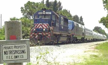 El a�o pasado, Amtrak anunci� que planeaba llevar su tren de pasajeros de nuevo a la costa atl�ntica, con un viaje de demostraci�n repleto de funcionarios civiles. (Foto cortes�a YNU/APU)