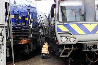 Investigadores de la Oficina Australiana de Seguridad en el Transporte y de Connex Trains est�n investigando las causas del choque entre dos trenes. (Foto cortes�a MRCM Rodr�guez)