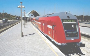 Los convoyes con aire acondicionado, que est�n programados para ser entregados entre mayo y julio de 2004, ser�n puestos en servicio en el �rea de Tel Aviv como parte del proyecto "Ferrocarril 2000". (Foto cortes�a Bombardier)