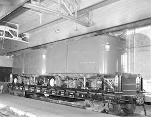 CPR lanz� el servicio intermodal con tr�ilers sobre vagones playos, tal como lo muestra esta foto de 1952.