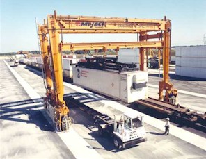 Los modernos equipos como los de la terminal Vaughan permite que 150 contenedores sean cargados en menos de tres horas.