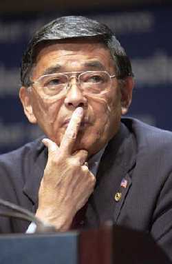 Norman Y. Mineta, secretario de Transporte de Estados Unidos. (Foto cortes�a Yahoo/AP)