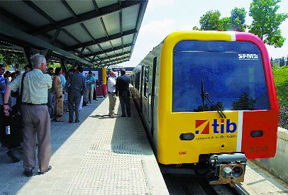 Los nuevos trenes lucen tambi�n los nuevos colores. (Foto cortes�a Diario de Mallorca)