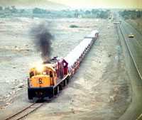 De tanto anunciarlo en los �ltimos dos meses, finalmente la Administradora Ferrocarril de Arica a La Paz (AFCALP) el s�bado ech� andar el tren, luego de casi 18 meses de estar paralizado, tanto por los da�os que sufri� la v�a f�rrea como por dificultades con su contraparte del tramo boliviano. (Foto cortes�a La Estrella de Arica)