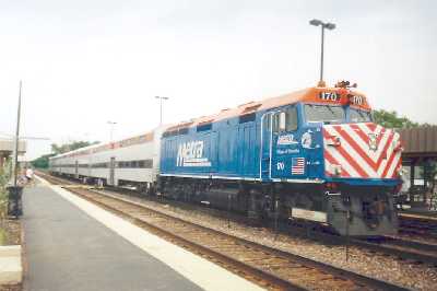 La l�nea South West de Metra recibir� US$20.641.120 para prolongar los servicios hasta Manhattan, IL, y para mejoras en las v�as, dos nuevas estaciones, m�s estacionamiento automotor y nuevos coches de pasajeros.