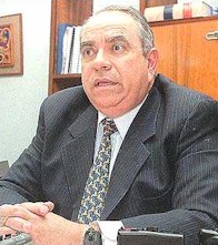 El ministro de Obras P�blicas, V�ctor Juliao, inform� que "el tren va", pero si el Partido Arnulfista gana las elecciones del 2004. (Foto cortes�a PAP)
