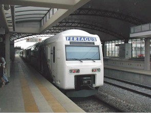 Los trenes de Fertagus pronto llegar�n hasta Coina, en Lisboa. (Foto cortes�a W. Kaemena)