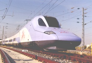 El Talgo 350, en su viaje por la futura lnea Madrid-Barcelona, alcanza los 350 km/h. (Foto cortesa Patentes Talgo)