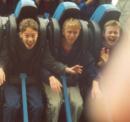 Look at James' gay face expression!!