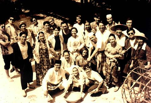 <Kampong Amber> - Music & Movement 1994