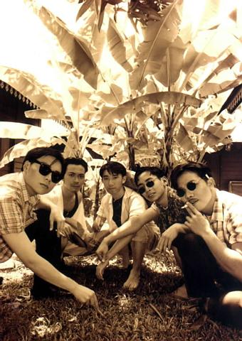<Kampong Amber> - Music & Movement 1994