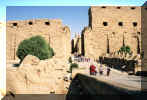karnak1.jpg (55575 bytes)
