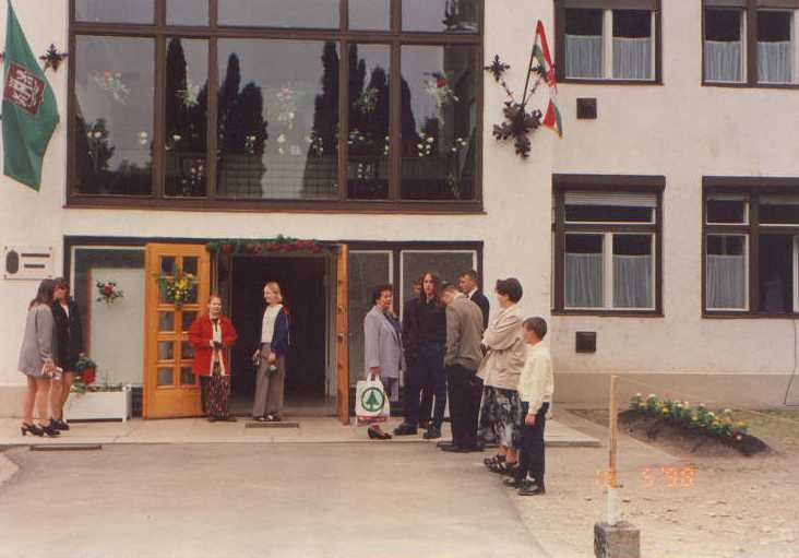 Hosting school K�lcsey Ferenc Gimn�zium