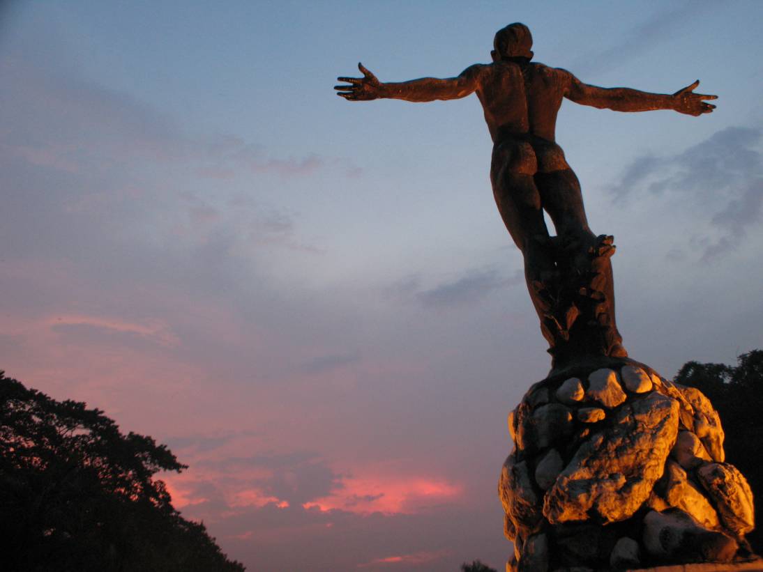 oblation photo retrieved from homepage.mac.com/jdalisay/blog/FJ3650.htm