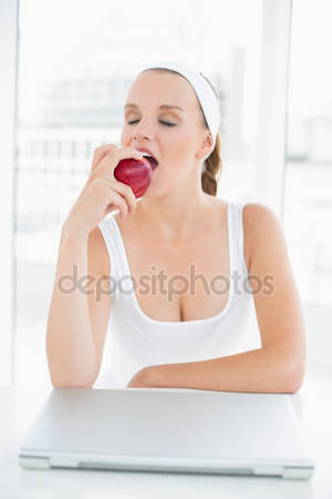 apple.jpg