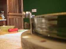 mirror2tum.jpg (9991 bytes)