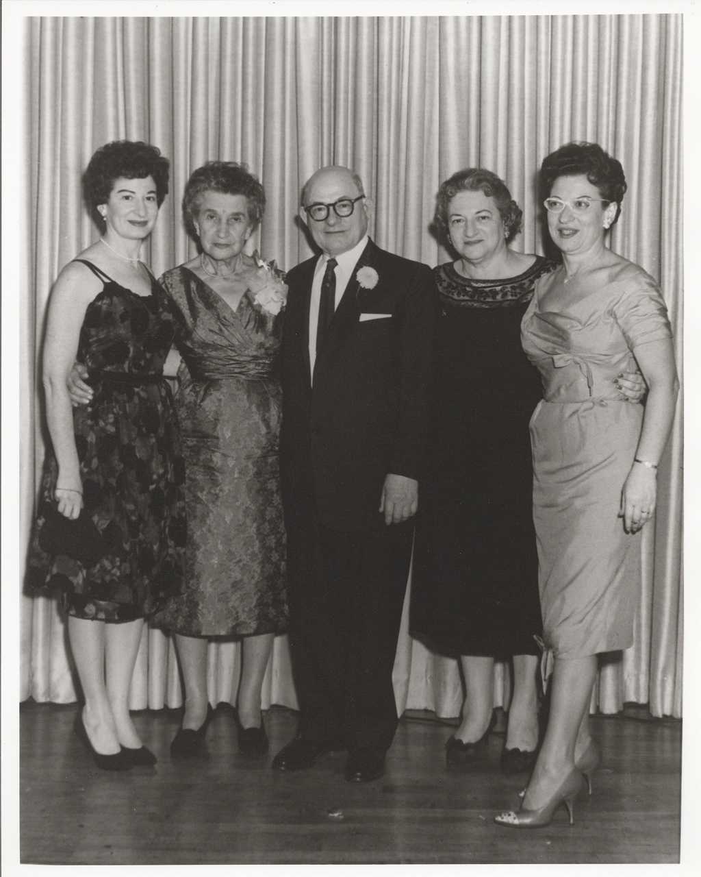 ROSE AND MAX GELB WITH THEIR 3 DAUGHTER: ESSIE STEELE, EDNA ROME, AND SYLVIA KESSLER.
