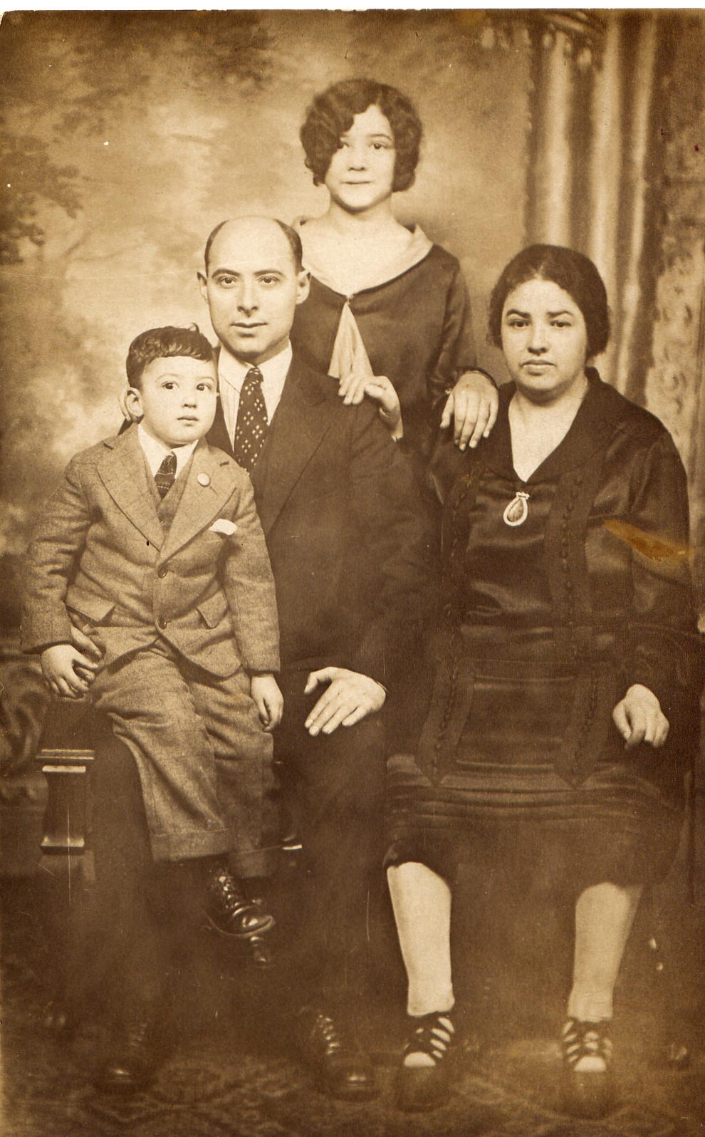 Tillie and Henry Gelb with their children, Arthur and Frances.